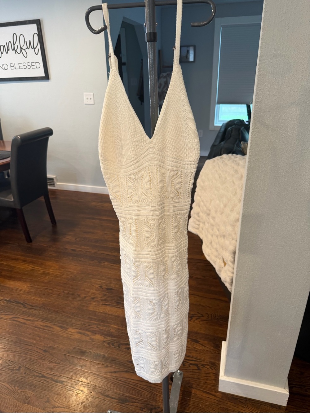 Olive & Oak Cream Textured Knit V-Neck Midi Dress